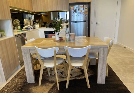 “Nearly-New Apartment for Rent” - Photo 3