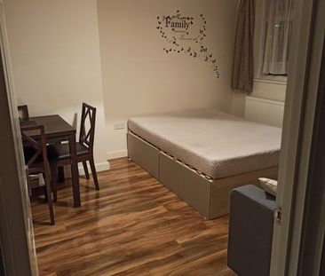 Room in a Shared Flat, Tokyngton Avenue, HA9 - Photo 2