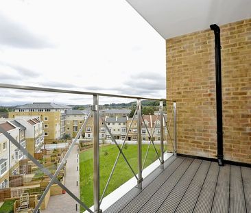 Flambard Way, Godalming, Surrey, GU7 - Photo 6