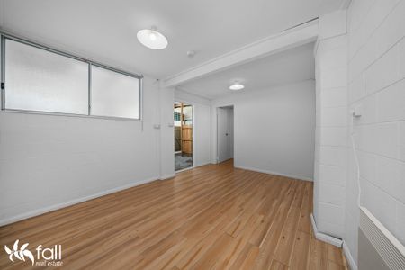 Character filled unit in good location - Photo 3