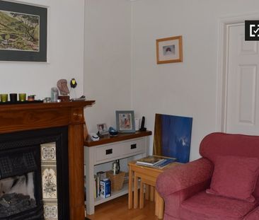 Room for rent in 3-bedroom apartment in Raheny, Dublin - Photo 2