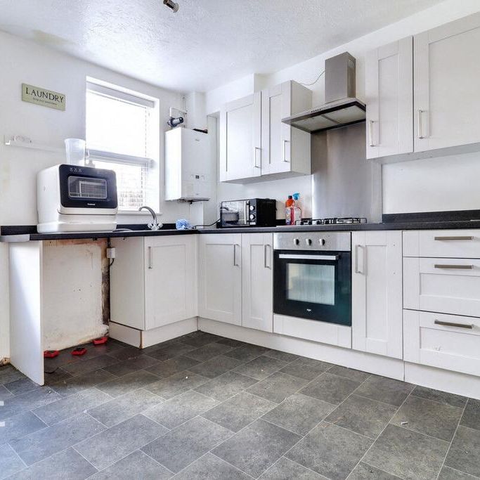2 bedroom terraced house to rent - Photo 1