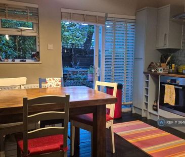 2 bedroom flat to rent - Photo 4