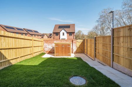 3 bedroom semi-detached house to rent - Photo 5