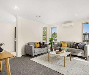 Spacious 3-bedroom Home With Double Garage In Melville! - Photo 1