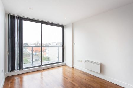 A bright and well-presented two bedroom flat in Qube Court, Balham SW12. - Photo 2