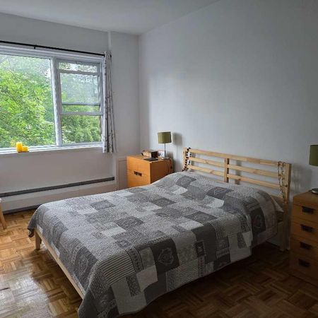 CESSION DE BAIL avec incentif de reprise, Spacieux 4 1/2 à Outremont. ACCES REM 10 min a pied. Belle vue sur la verdure - Photo 3