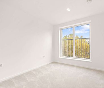 A beautifully presented two-bedroom apartment - Photo 3