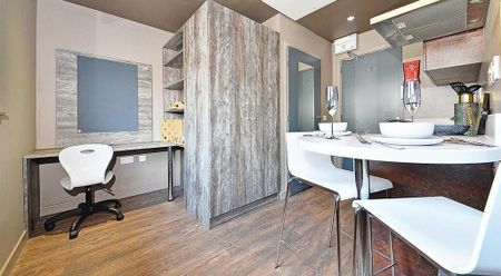 1 bedroom in a flat share to rent - Photo 2