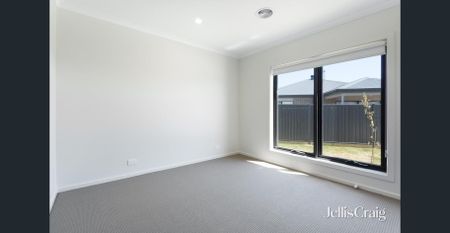 Charming two-bedroom home in beautiful Lake Gardens - Photo 2