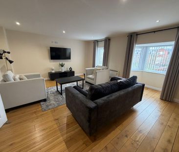 Cambridge Square, Middlesbrough - Photo 1