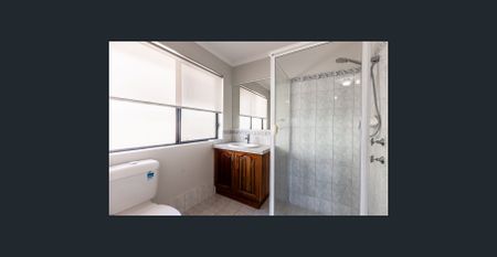 Spacious Family Home in a Prime Coastal Location - Photo 4