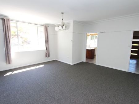 370 Stewart Street, Bathurst, NSW 2795 - Photo 5