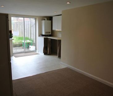 2 bedroom semi-detached house to rent - Photo 4