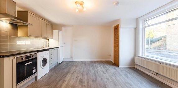 Studio to rent - Photo 2