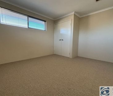 MODERN STREET FRONT TOWNHOUSE IN PRIME LOCATION - Photo 6