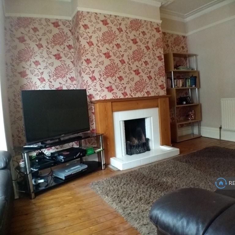 1 bedroom in a house share to rent - Photo 1