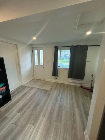 For Lease - 895 Maplewood Drive, Innisfil, Ontario - Photo 2