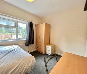 3 bedroom end of terrace house to rent - Photo 1