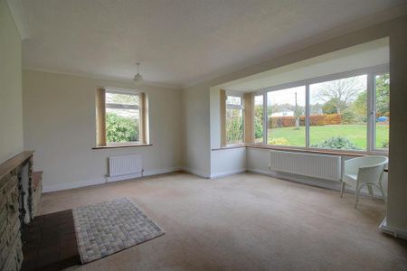 3 bedroom detached bungalow to rent - Photo 2
