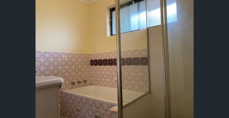 GREAT LOCATION!!! CLOSE TO ALL AMENITIES!! - Photo 2