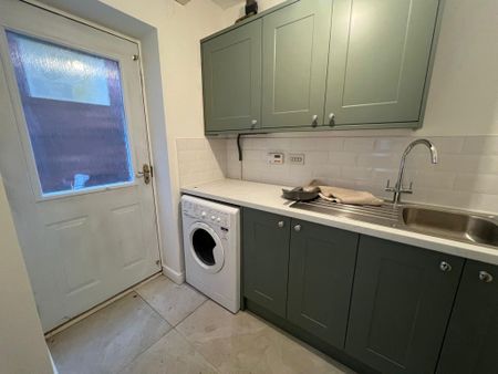 7 bedroom detached house to rent - Photo 5