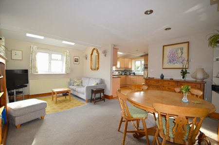 3 bedroom detached house to rent - Photo 4