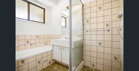 Freshly Updated Family Home in a Quiet Location - Photo 5