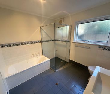 Esplanade Spacious Ground Floor Beachside Living – 3–4 Bedrooms - Photo 2