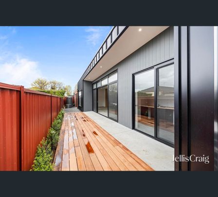2/110 Cuthberts Road, Alfredton, Vic 3350 - Photo 1