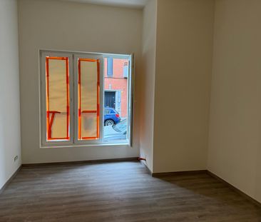 Gelijkvloers studio / volledig vernieuwd / goede ligging - Foto 6