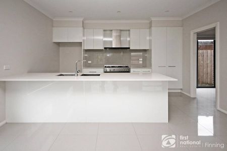 Neatly presented townhouse - Photo 4