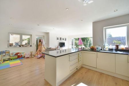 3 bedroom detached house to rent - Photo 2