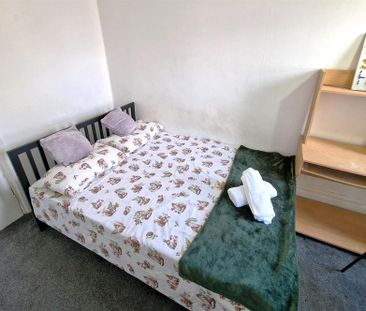 11 bedroom house share to rent - Photo 1