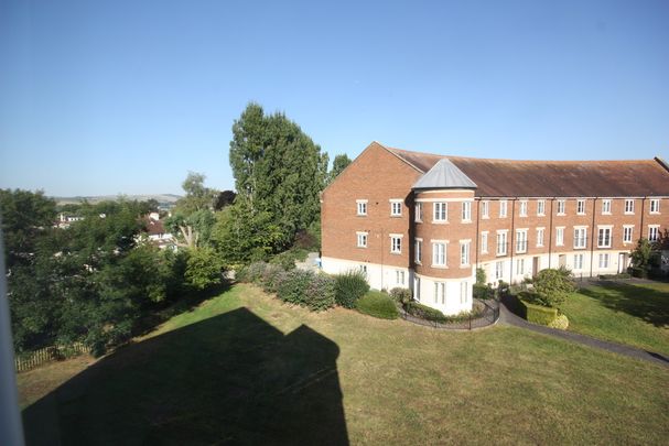 2 bed apartment to rent in Gras Lawn, Exeter, EX2 - Photo 1