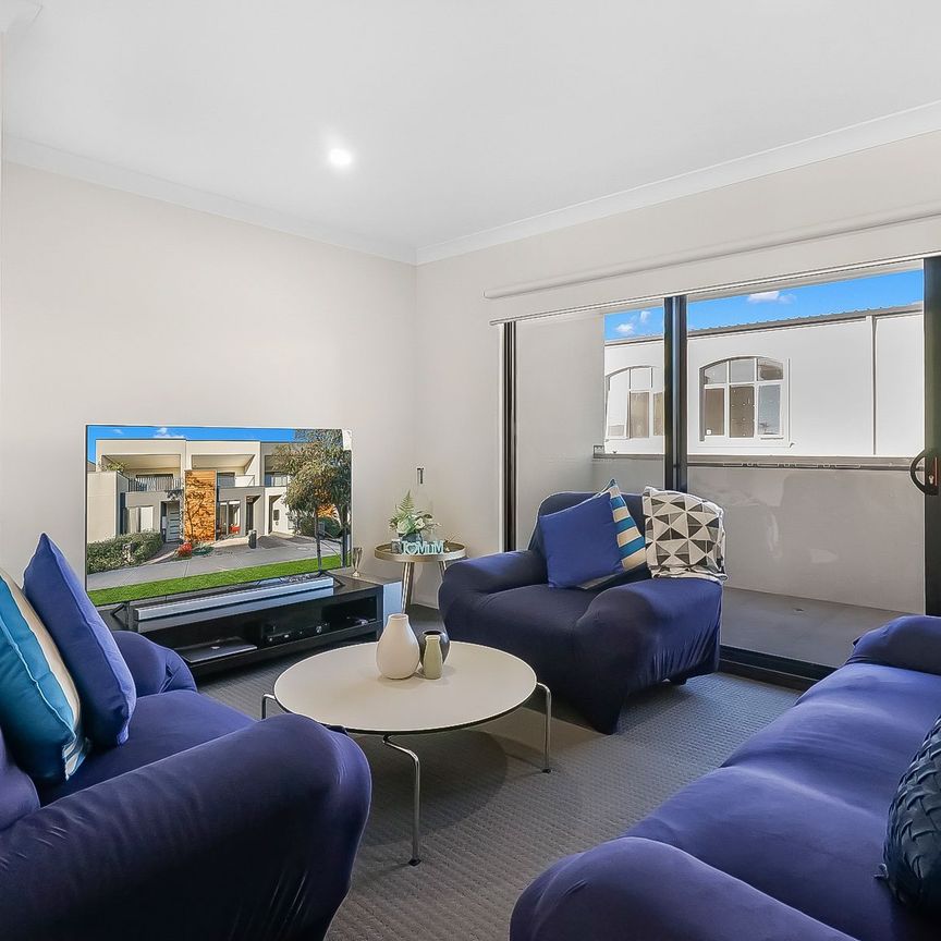 Modern & contemporary townhouse in the Forsyth Park Estate! - Photo 1