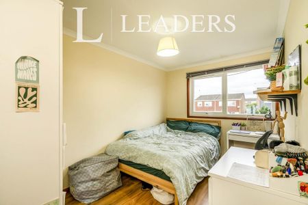 5 bedroom semi-detached house to rent - Photo 3