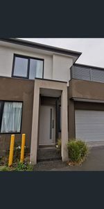Affordable Spacious home Close to Springvale Station! - Photo 4