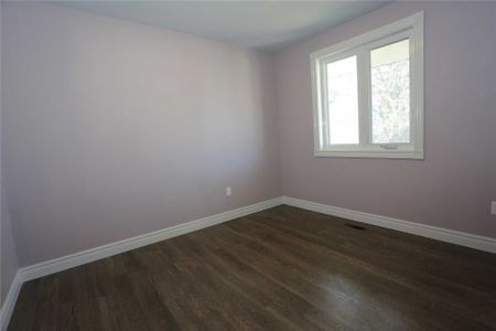 For Lease - 122 Armitage Drive Unit# Main, Newmarket, Ontario - Photo 4