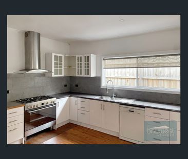 Modern Comfort Meets Prime Frankston Location - Photo 3