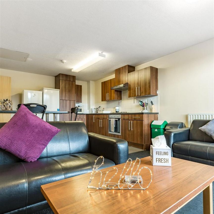 1 bedroom in a flat share to rent - Photo 1