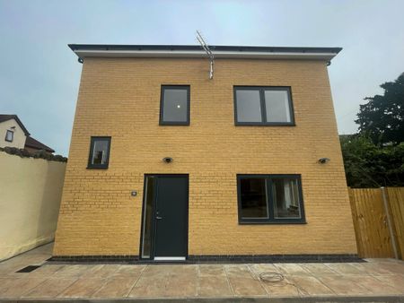 Edgeware Road, Staple Hill, BS16 4LZ - Photo 4