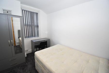 6 bedroom house to rent - Photo 3