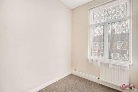 Kingsway, Enfield, Middx, EN3 - Photo 4