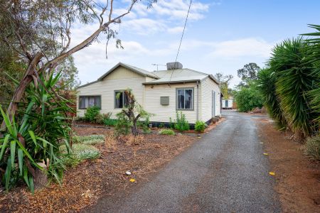 100 Woodward Street, Coolgardie - Photo 4