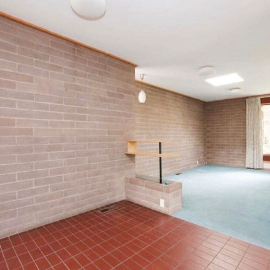 Glen Waverley - Photo 1