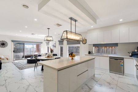 Modern Family Home - Photo 4