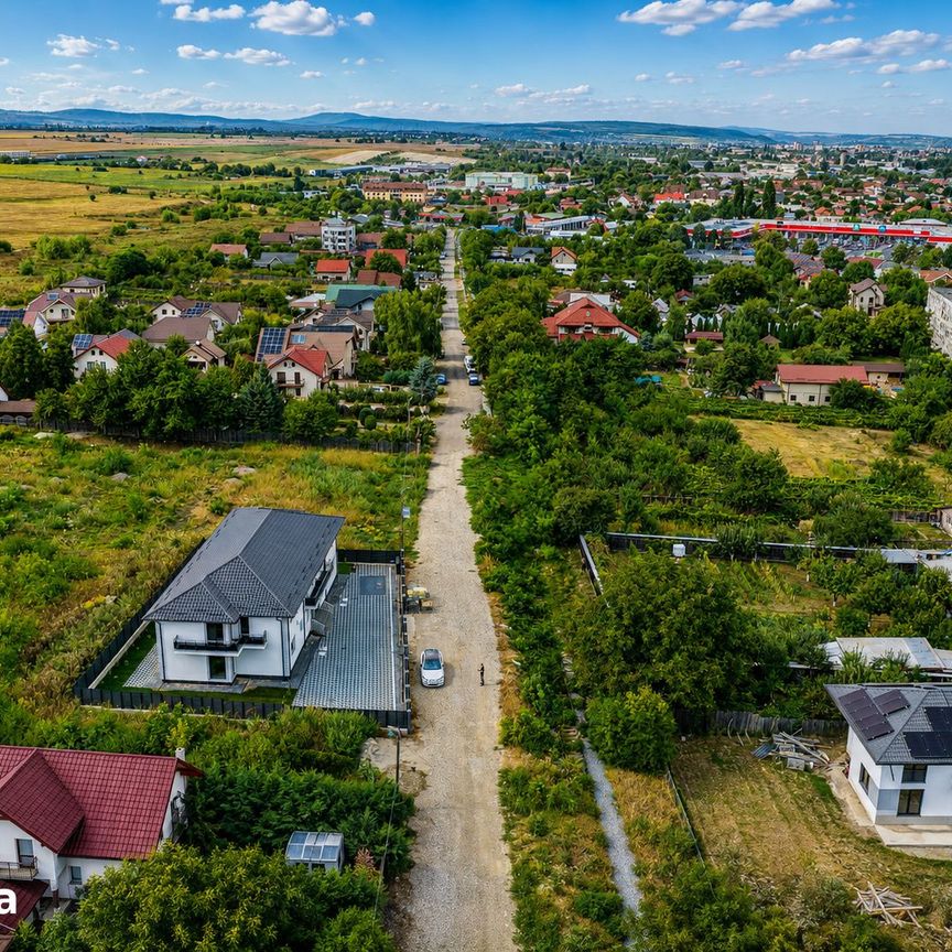De inchiriat apartament 3 camere + curte, zona Narcisa - Bacau - Fotografie 1