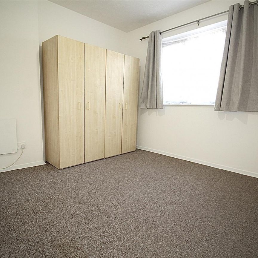 1 Bedroom Flat - Purpose Built To Let - Photo 1