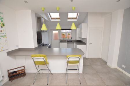 2 Bedroom Terraced House - Photo 5